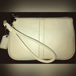 ☆1-Day Deal☆Vintage☆COACH "SOHO" Ivory White Genuine Leather Wristlet